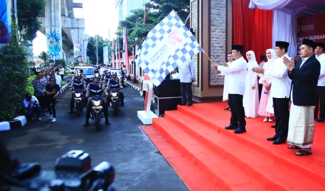 Kapolri Jenderal Pol Listyo Sigit Prabowo saat melepas keberangkatan distribusi hewan kurban di Lapangan Bhayangkara, Jakarta, Kamis, 29 Juni 2023 (dok. Humas Polri)