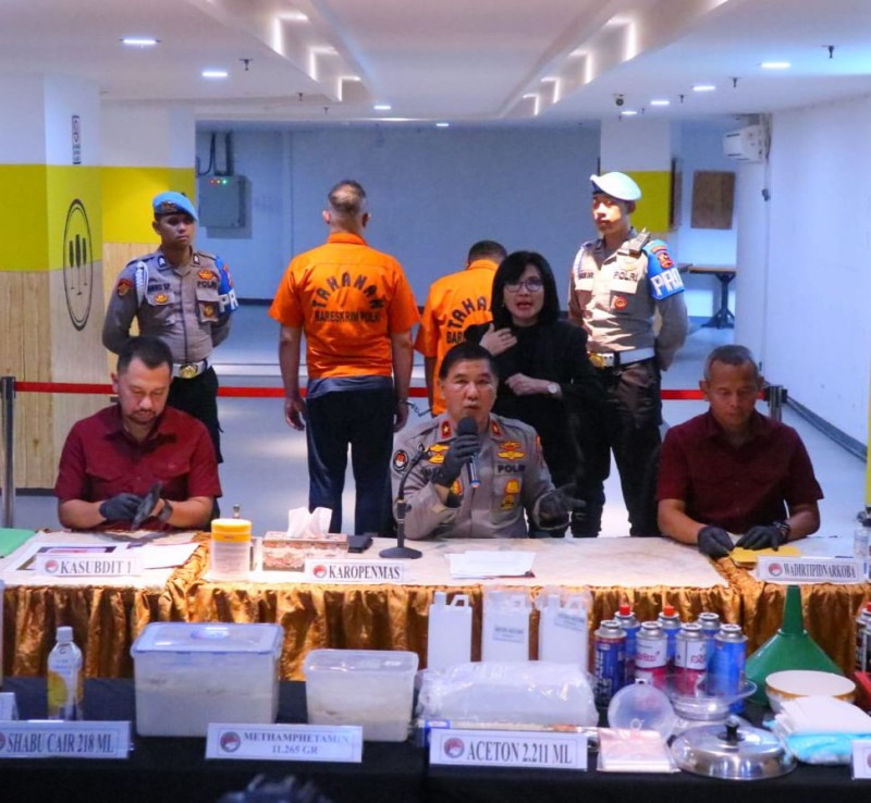 Konferensi pers ungkap kasus pabrik pembuatan sabu di Cengkareng, Jakarta Barat, Jumat, 26 Juni 2023 (Istimewa)