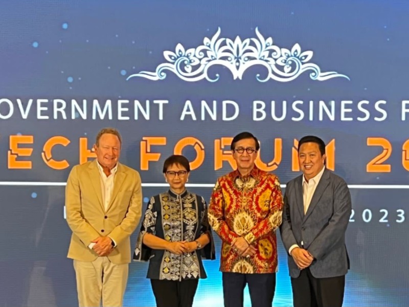 Menkumham Yasonna H Laoly foto bersama pada acara Government and Business Forum (GABF) di Hyatt Regency Sanur, Bali,