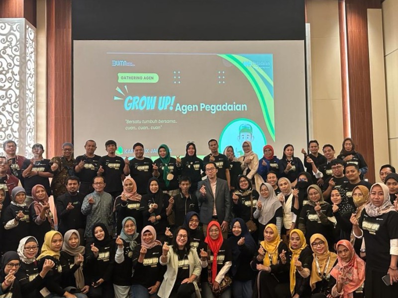 Para peserta meet up Agen Pegadaian dan Refreshing Produk bagi Pendampingan Agen oleh Pegadaian Kanwil IX Jakarta 2 foto bersama usai kegiatan.