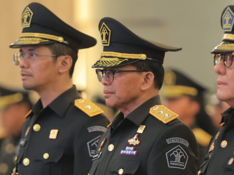 Kakanwil Kemenkumham Jatim Heni Yuwono (tengah) saat dilantik Menkumham Yasonna H Laoly di Jakarta, kemarin.