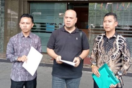 Halim Javerson Rambe bersma perwakilan dari Organisasi Pro Kader Lintas Mahasiswa Indonesia mendatangi Kantor MK.