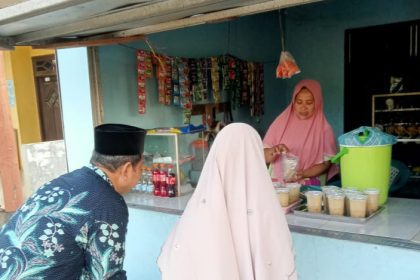 Luluk Musruhah warga Desa Plumbungan, RT1/RW1, Kecamatan Sukodono, Sidoarjo, mersakan Program Kurma yang sangat bermanfaat.