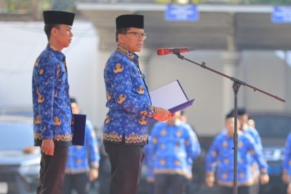 Heni Yuwono memimpin upacara peringatan Hari Sumpah Pemuda di Halaman Kanwil Kemenkumham Jatim, Jalan Kayoon, Surabaya.