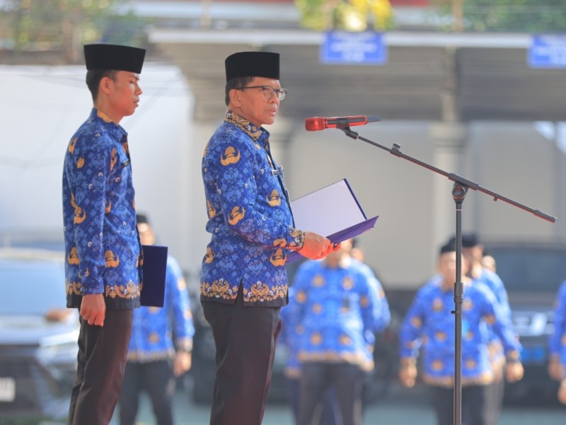 Heni Yuwono memimpin upacara peringatan Hari Sumpah Pemuda di Halaman Kanwil Kemenkumham Jatim, Jalan Kayoon, Surabaya.