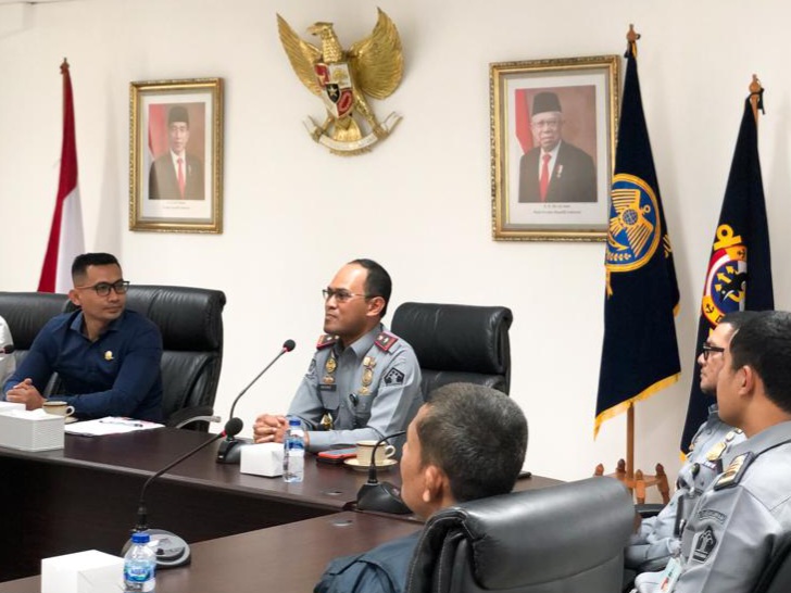 Kepala Kantor Imigrasi Bandung Agung Pramono memberikan arahan dalam acara coffee morning bersama perwakilan Pelabuhan Laut Patimban.