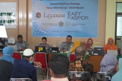 Suasana pelayanan paspor bagi calon jemaah haji dengan layanan jemput bola, Eazy Passport.