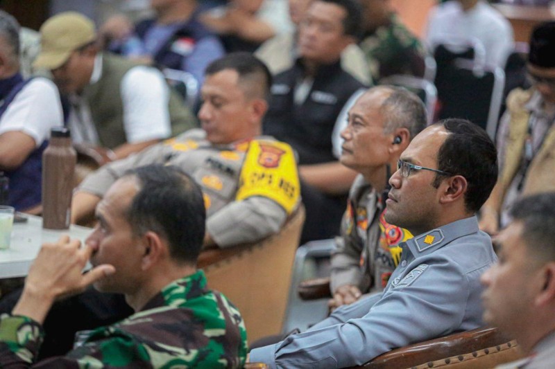 Kepala Kantor Imigrasi Bandung, Agung Pramono bersama jajaran Forkopimda Bandung, memantau jalannya pencoblosan.