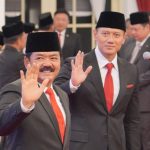 Hadi Tjahjanto dan Agus Harimurti Yudhoyono usai dilantik Presiden Joko Widodo di Istana Negara.