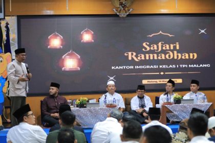 KH Achmad Muwafiq memberikan tausiyah pada kegiatan Safari Ramadan Kanwil Kemenkumham Jatim yang dilaksanakan di Kantor Imigrasi Malang.