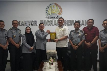 Kepala Kantor Imigrasi Semarang Guntur Sahat Hamonangan menerima kunjungan Kadiv Imigrasi Kanwil Kemenkumham Babel, Doni Alfisyahrin beserta jajaran.