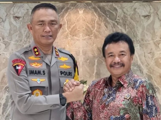 Kapolda Jatim Irjenpol Imam Sugianto bersama Staf Ahli Menteri ATR/BPN Jonahar di Mapolda Jatim.