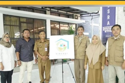 Kepala Kantor Pertanahan Kota Surabaya I Kartono Agustiyanto, S.T., M.M (dua dari kanan) hadir dalam kegiatan Deklarasi GSRA 2024 di Sememi.