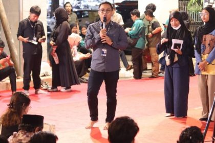 Rizky Andra, Ketua Surabaya Next Leader memberikan paparan dalam kegiatan Musrenbang Pemuda Kelurahan Kecamatan Semampir.