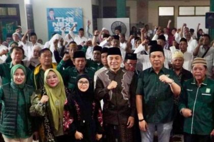 Petahana Eri Cahyadi bersama kader PKB Surabaya tepat di peringatan Idul Adha, kemarin.