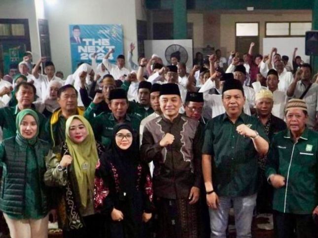 Petahana Eri Cahyadi bersama kader PKB Surabaya tepat di peringatan Idul Adha, kemarin.