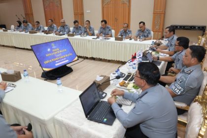 Suasana pembekalan Kakanwil Kemenkumham Jatim Heni Yuwono kepada jajaran struktural.