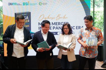 kiri ke kanan : Pemimpin Redaksi Republika Elba Damhuri, CEO Rakyat Merdeka Kiki Iswara, Direktur Utama BSI Hery Gunardi, Pemimpin Redaksi Bisnis Indonesia Maria Y. Benyamin