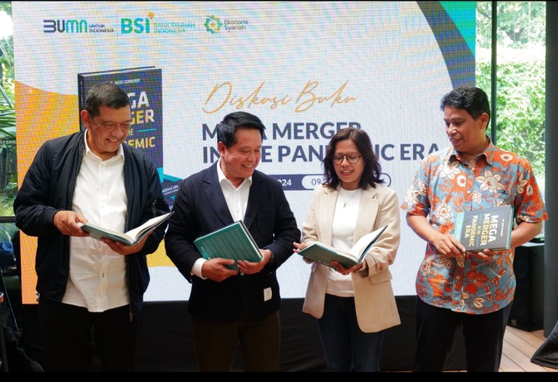 kiri ke kanan : Pemimpin Redaksi Republika Elba Damhuri, CEO Rakyat Merdeka Kiki Iswara, Direktur Utama BSI Hery Gunardi, Pemimpin Redaksi Bisnis Indonesia Maria Y. Benyamin