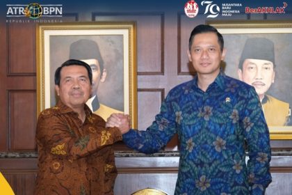 Ketua Mahkamah Agung, M. Syarifuddin bersama Menteri ATR/Kepala BPN Agus Harimurti Yudhoyono di Gedung Mahkamah Agung, Jakarta. 