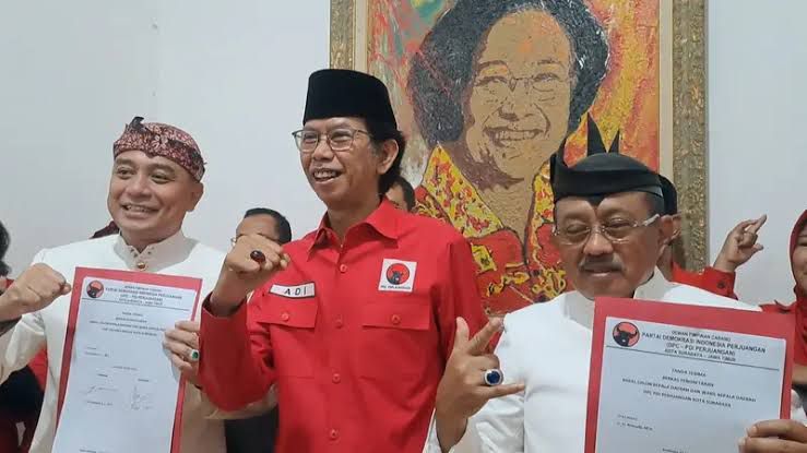 Pasangan Eri-Armuji diterima Adi Sutarwijono saat mendaftarkan diri sebagai paslon Pilwali Surabaya.