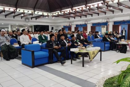 Seminar bertajuk “Hukum Menggunakan Air PDAM Secara Ilegal dan Berlebihan untuk Tempat Ibadah” di Kantor PDAM Surya Sembada Surabaya, Sabtu (10/8/2024).