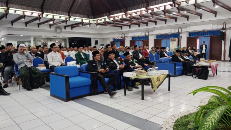 Seminar bertajuk “Hukum Menggunakan Air PDAM Secara Ilegal dan Berlebihan untuk Tempat Ibadah” di Kantor PDAM Surya Sembada Surabaya, Sabtu (10/8/2024).