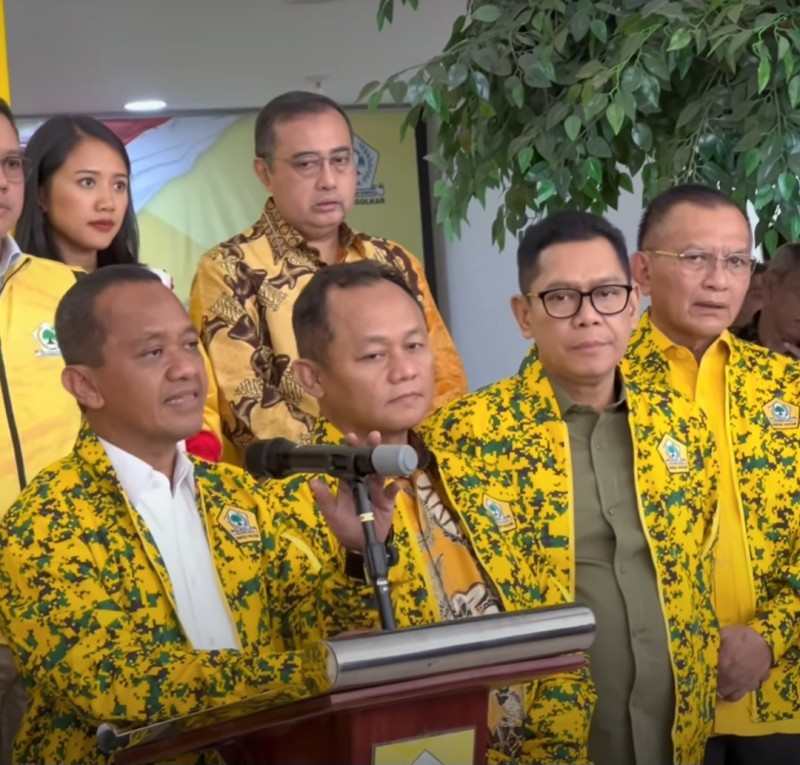 Ketua Umum Partai Golkar Bahlil Lahadalia, Sekjen Sarmuji, dan Waketum Adies Kadir.