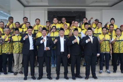 Jajaran anggota Fraksi Golkar DPRD Kota Surabaya periode 2024-2029. Dari Kiri: Ahmad Nurjayanto, Agoeng Prasodjo, Arif Fathoni, Akmarawita Kadir dan Aldy Blaviandy.