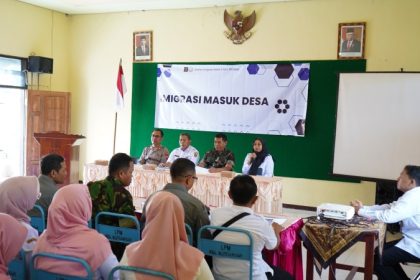 Suasana kegiatan sosialisasi keimigrasian yang dilaksanakan di Kecamatan Tulungagung oleh petugas Imigrasi Blitar.