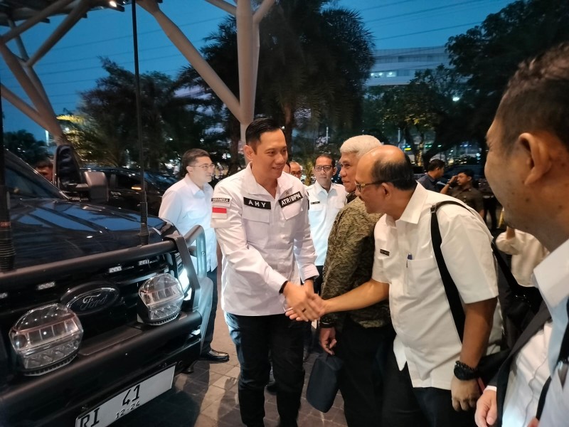 Menteri AHY setiba di Hotel Westin Surabaya, yang langsung disambut oleh Kakanwil BPN Jatim, para kepala bidang dan kepala Kantor Pertanahan.