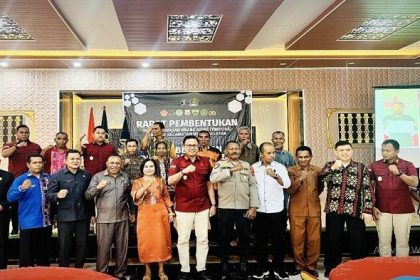 Anggota Timpora tingkat kecamatan Mollo Selatan, Kabupaten Timor Tengah Selatan bersama jajaran Imigrasi Kupang komitmen hanya orang asing yang bermanfaat bagi bangsa yang bisa diterima.