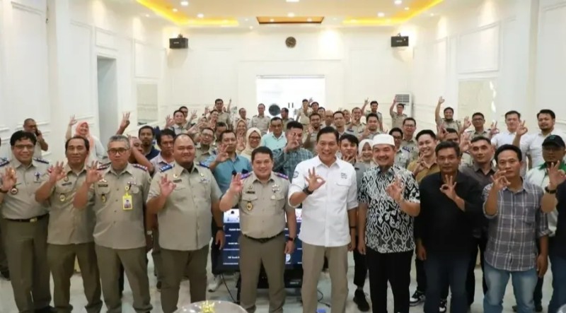 Kegiatan pembinaan oleh Kanwil BPN Sulawesi Tenggara Asep Heri foto bersama dengan para pemegang HGU.