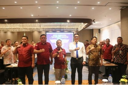 Kadiv Keimigrasian Is Edy Eko Putranto dan Kepala Kantor Imigrasi Semarang Guntur Sahat Hamonangan dan jajaran stakeholder foto bersama sebelum kegiatan dimulai.