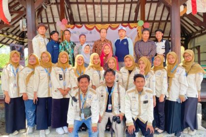 Himpunan Mahasiswa Pendidikan IPA Universitas Muhammadiyah Sidoarjo (Hima PIPA Umsida) usai mengikuti program Saung Sinau.