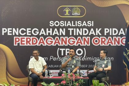 Kepala Kantor Imigrasi Labuan Bajo, Kaya Mahendra membuka kegiatan sosialisasi mengenai Pencegahan Tindak Pidana Perdagangan Orang (TPPO).