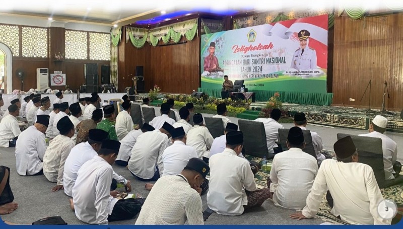 Suasana kegiatan istighosah yang digelar dalam rangka Hari Santri Nasional 2024.