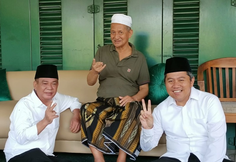 Pasangan Mas Iin dan Abah Edy mendatangi kediaman Gus Ali untuk mohon doa dan restu di Pilkada Sidoarjo.