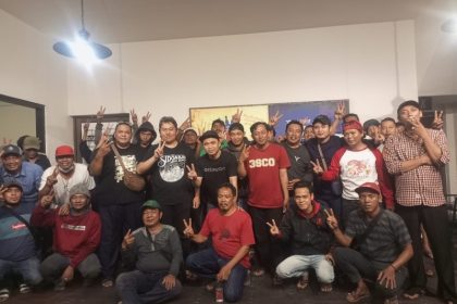 Para pecinta bola Sidoarjo berharap Mas Iin dan Abah Edy membawa perubahan bagi sepakbola di Sidoarjo.