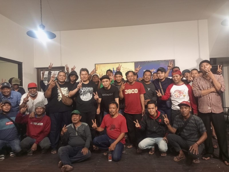 Para pecinta bola Sidoarjo berharap Mas Iin dan Abah Edy membawa perubahan bagi sepakbola di Sidoarjo.