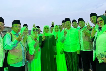 Mas Iin mendampingi Cagub Khofifah di Pesantren Progresif Bumi Shalawat.