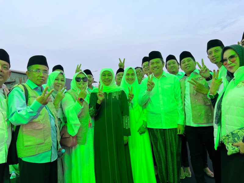 Mas Iin mendampingi Cagub Khofifah di Pesantren Progresif Bumi Shalawat.