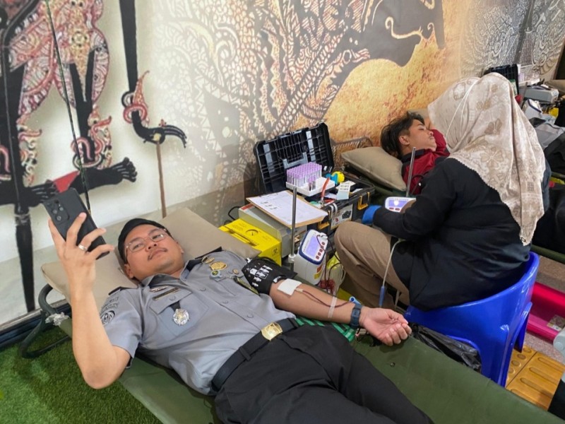 Kegiatan donor darah yang digelar di Kanwil Kemenkumham Jawa Tengah.