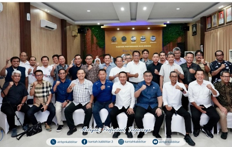 Para Kepala, kantor pertanahan se-Jatim berfoto bersama dengan Wakil Menteri ATR/BPN, Ossy Dermawan. 