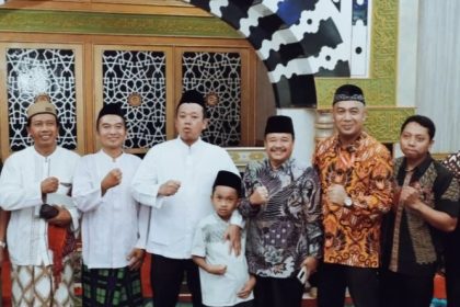 Menteri ATR/BPN Nusron Wahid bersama Dirjen Pengendalian dan Penertiban Tanah dan Ruang (PPTR), Jonahar, di Masjid Ar-Ridha, Kanwil BPN Provinsi Jawa Tengah.