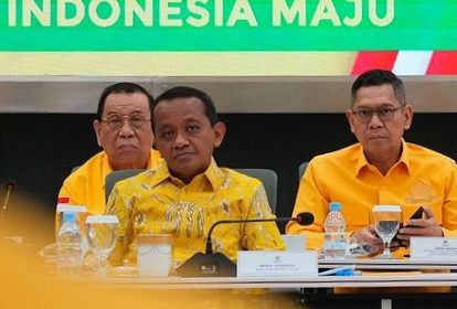 Ketua Umum DPP Partai Golkar Bahlil Lahadalia bersama Waketum Adies Kadir.