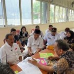 Wakil Wali Kota Surabaya, Armuji, menghadiri mediasi antara warga dengan pihak Perumahan Greenlake.