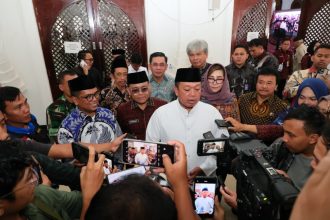 Menteri ATR/Kepala Badan Pertanahan Nasional Nusron Wahid memberikan keterangan kepada wartawan.