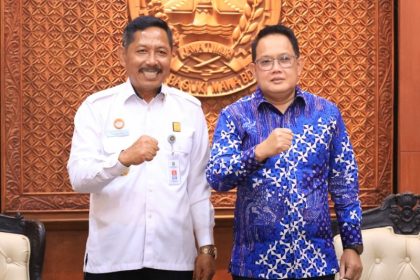 Kepala Kementerian Hukum Jatim Harus Sukamto bersama Pj Gubernur Jatim Adhy Kartono usai audiensi di Gedung Negara Grahadi, Surabaya.