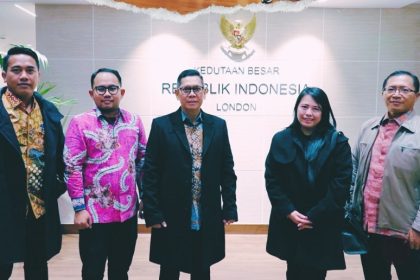 Wakil Ketua DPR RI, Adies Kadir berada di KBRI di London bersama delegasi dari Komisi XI.